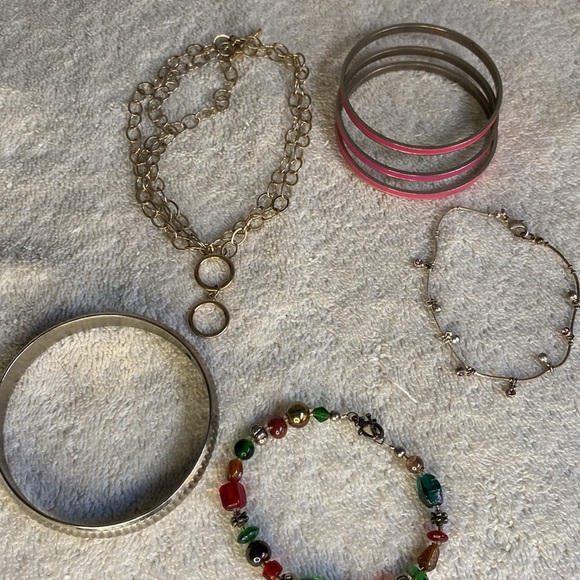 Vintage and Costume Jewelry Lot with Earrings, Necklaces, and Bracelets [1 lb] B - Picture 3 of 5